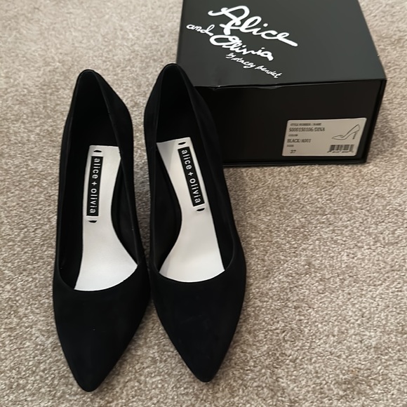 NWT Alice + Oliva sude heels - Picture 7 of 7